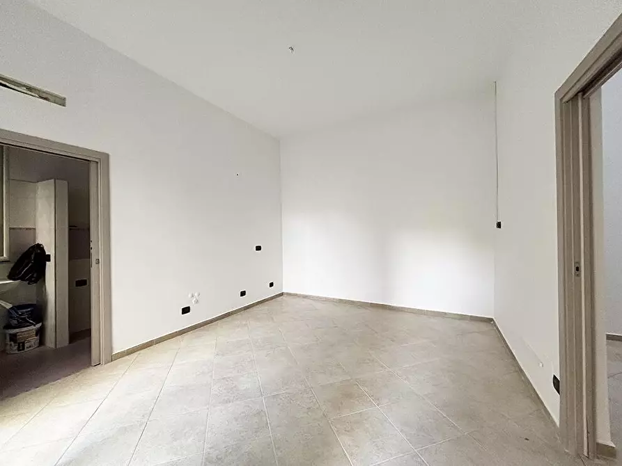 Immagine 7 di Locale commerciale in affitto  in Via Orazio Quinto Flacco 5 a Aversa