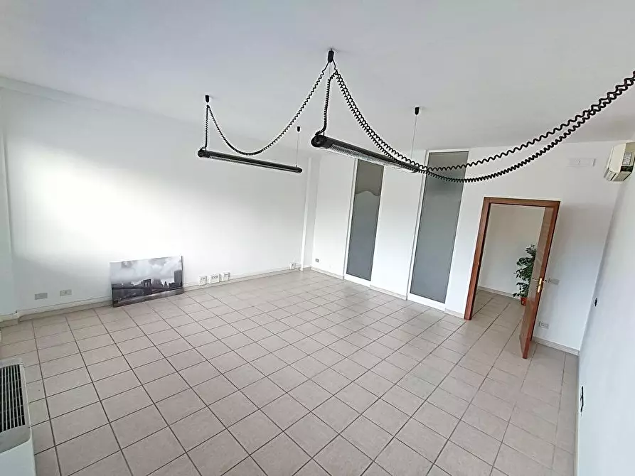 Immagine 6 di Attività commerciale in affitto  in  Via Marco Dalla Vecchia 14 a Schio