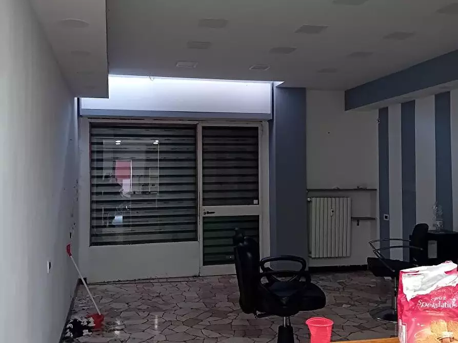 Immagine 10 di Negozio in vendita  in via Gian rinaldo Carli 39 a Milano