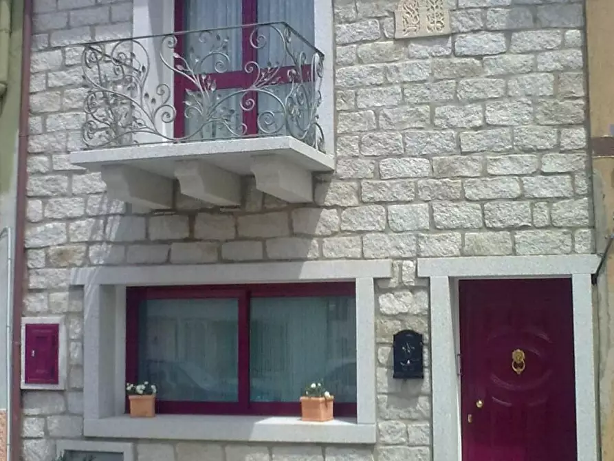 Immagine 1 di Casa di paese in vendita  a Telti