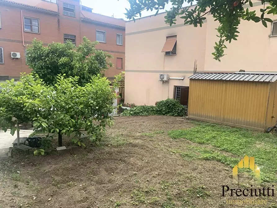 Immagine 3 di Appartamento in vendita  in VIA DEGLI AMODEI 92 a Roma