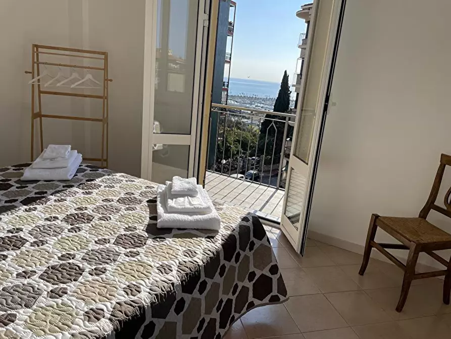 Immagine 1 di Casa vacanze in affitto  in Corso T.Roosevelt  97 a Imperia