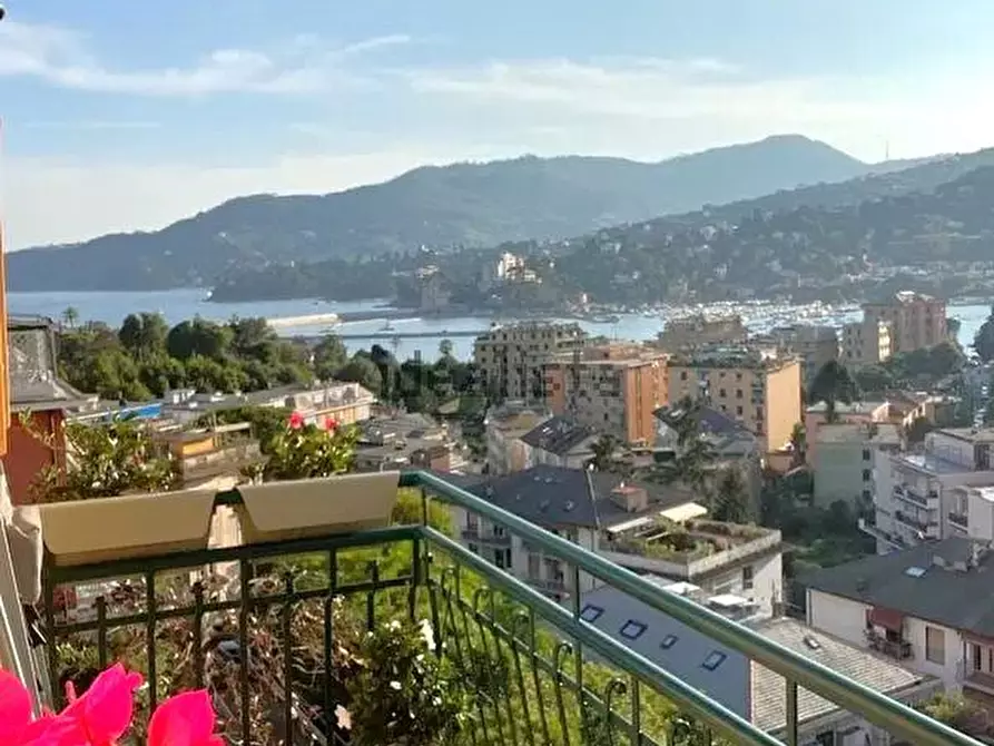 Immagine 1 di Appartamento in vendita  in VIA PRIVATA SAN ROCCO 60 a Rapallo