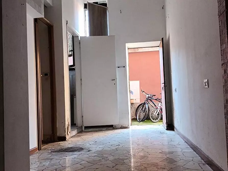 Immagine 4 di Negozio in vendita  in via Gian Rinaldo Carli 39 a Milano