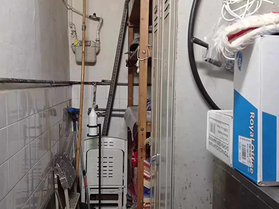 Immagine 5 di Attività commerciale in vendita  in Via cordanieri  4r a Genova