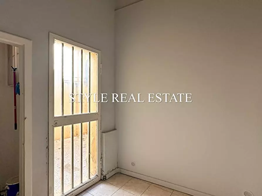 Immagine 14 di Locale commerciale in vendita  in Via Antioco 8/10/12 a Siracusa