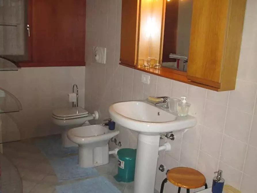 Immagine 21 di Appartamento in affitto  a Lambrugo