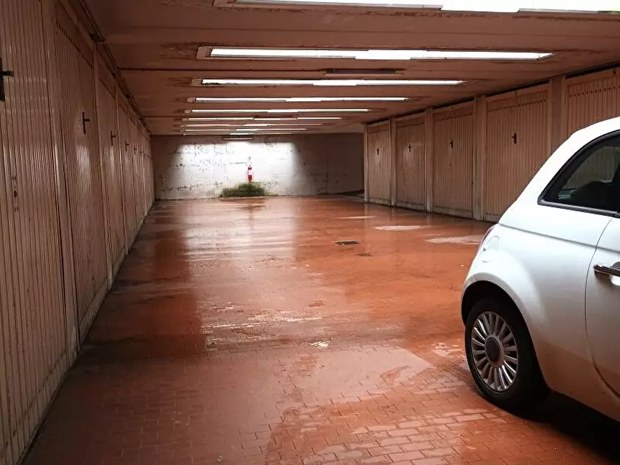 Immagine 8 di Box auto in affitto  in via Brusuglio  73-5 a Milano