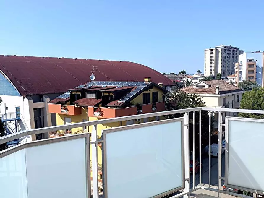 Immagine 12 di Appartamento in affitto  a Montesilvano