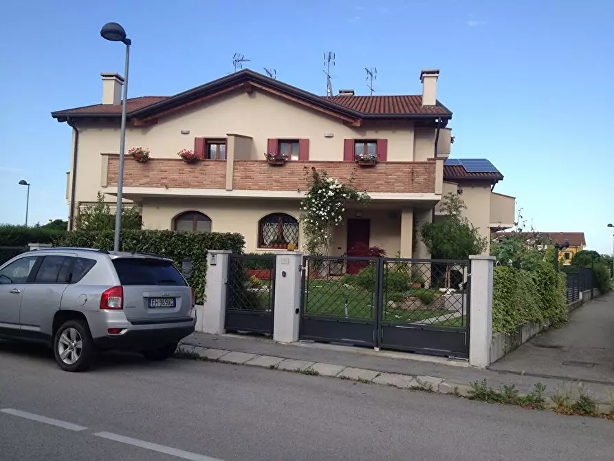 Immagine 3 di Porzione di villa in affitto  in Via Mascagni 11 a Bovolenta