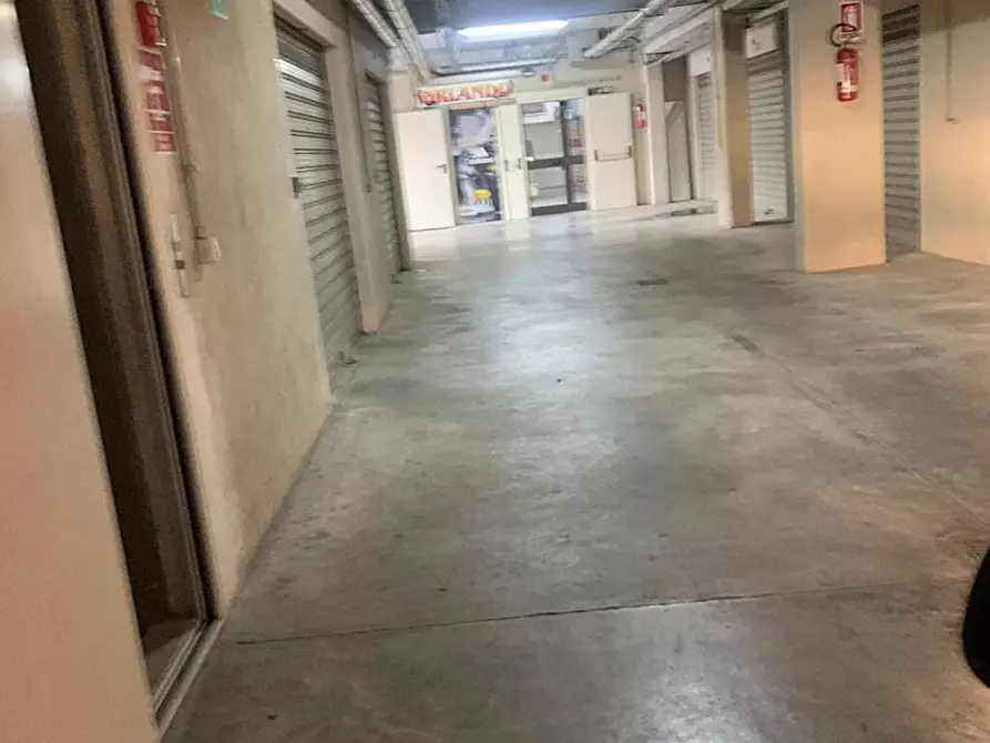 Immagine 6 di Box auto in vendita  in Via Altofonte  1 a Palermo