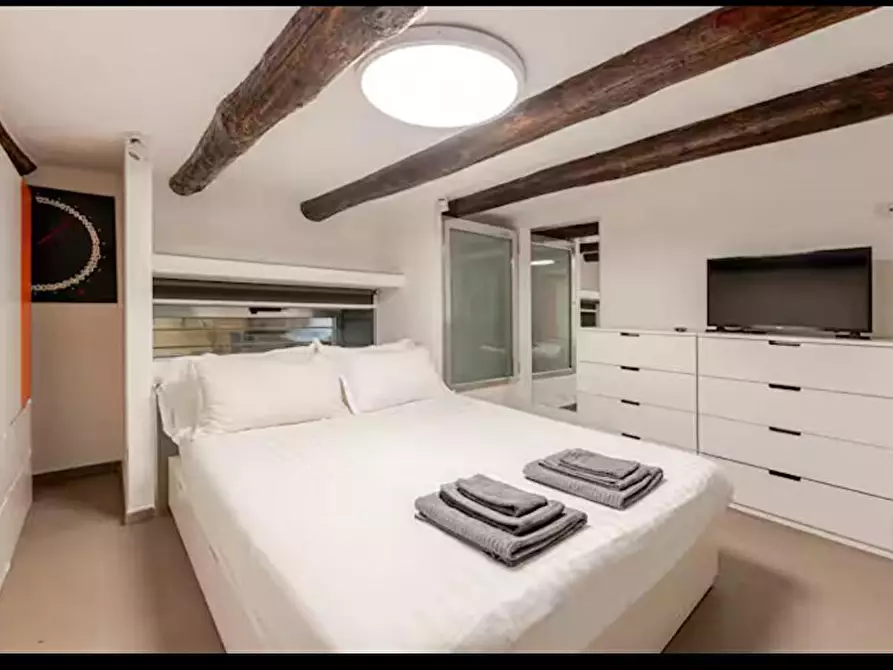 Immagine 4 di Loft/Open space in affitto  in Via Riviera di chiaia 155 a Napoli