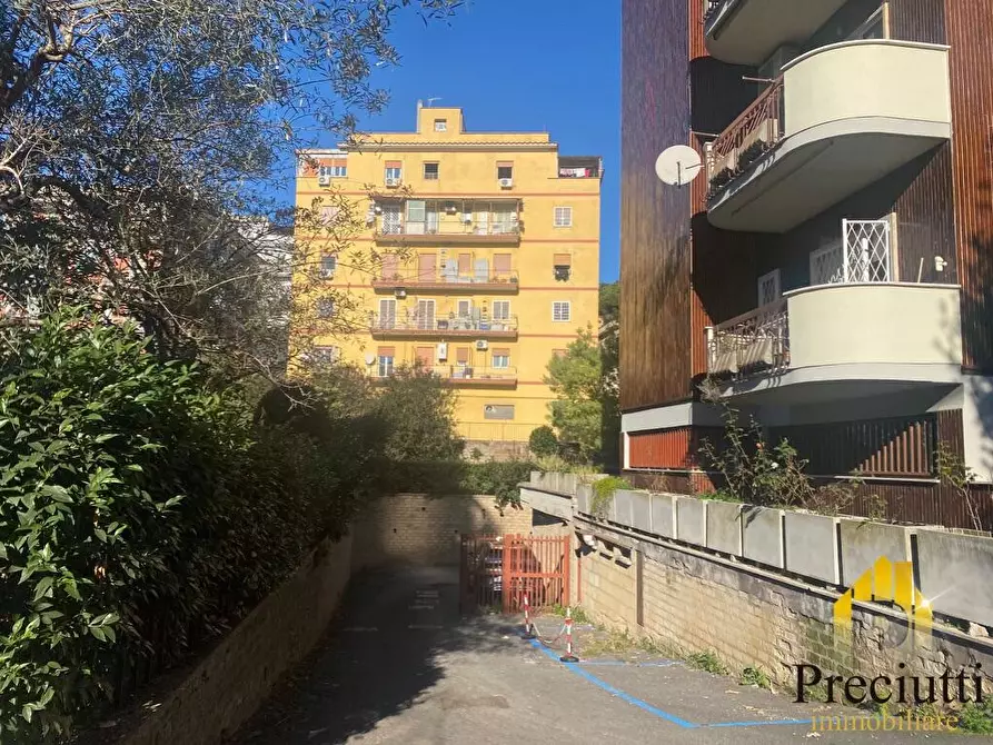 Immagine 8 di Box auto in vendita  in VIA DI BRAVETTA 256 a Roma