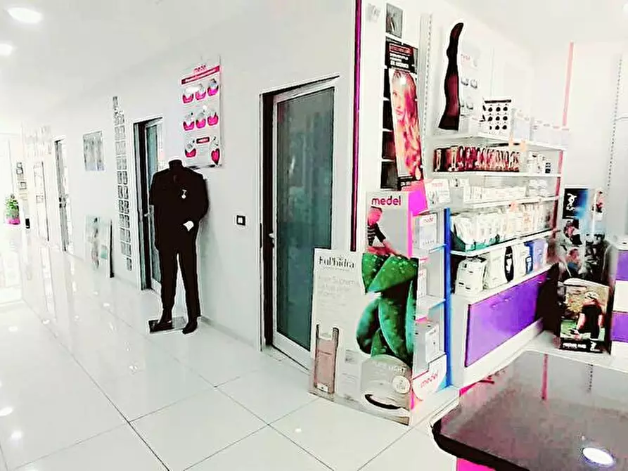 Immagine 10 di Locale commerciale in affitto  in via liborio giuffrè  16 a Palermo