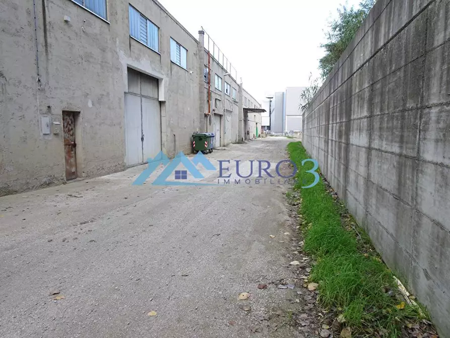 Immagine 2 di Capannone industriale in vendita  in zona industriale snc a Ancarano