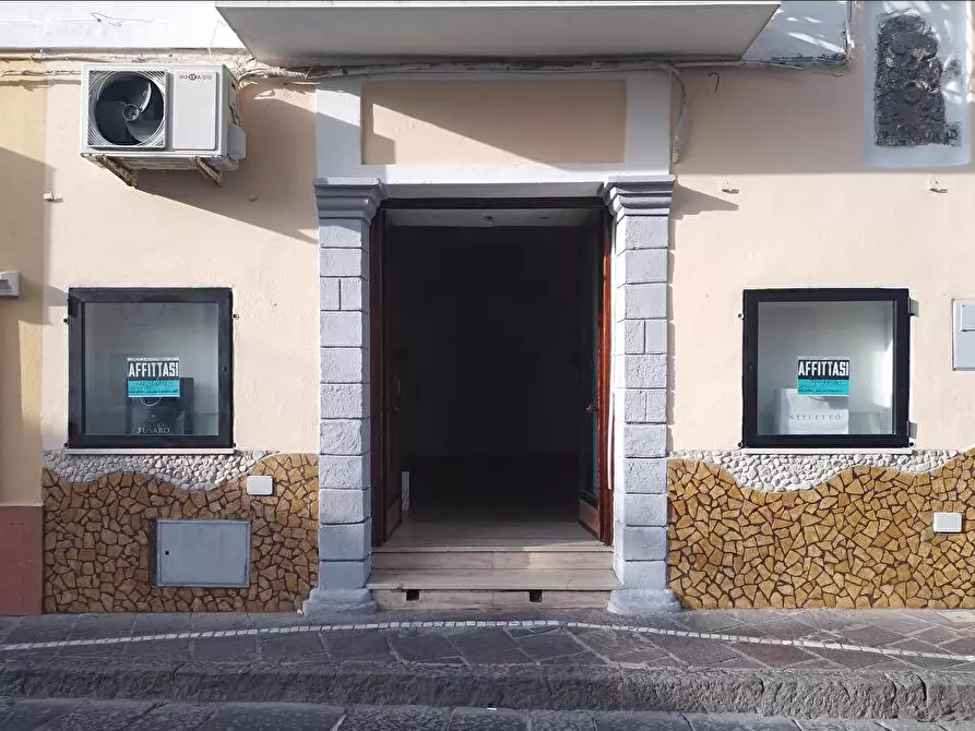 Immagine 2 di Attività commerciale in affitto  in Corso Angelo Rizzoli 35 a Lacco Ameno