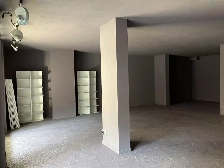 Immagine 3 di Attività commerciale in affitto  a Chieri