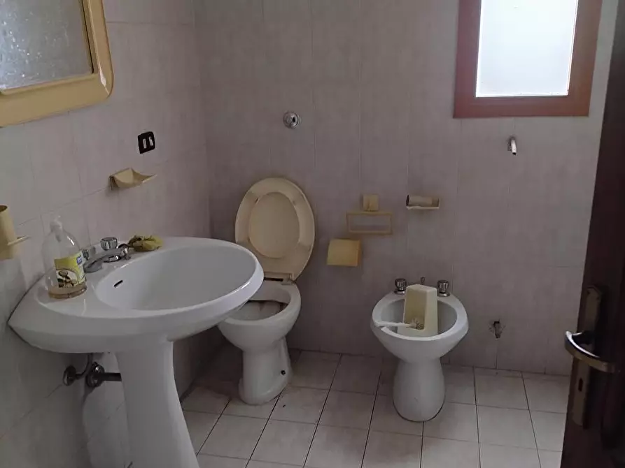 Immagine 8 di Locale commerciale in vendita  in Cia Frassaniti 28 a San Donaci