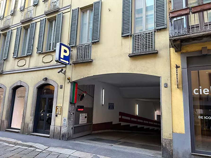 Immagine 2 di Posto auto in affitto  in Via Pontaccio  8 a Milano