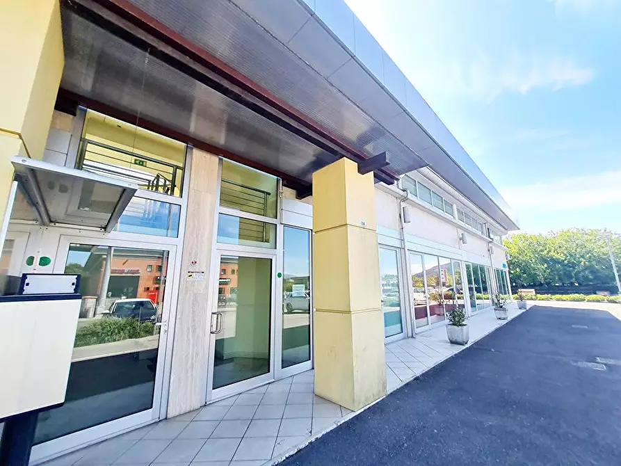 Immagine 5 di Ufficio in affitto  a Capannori