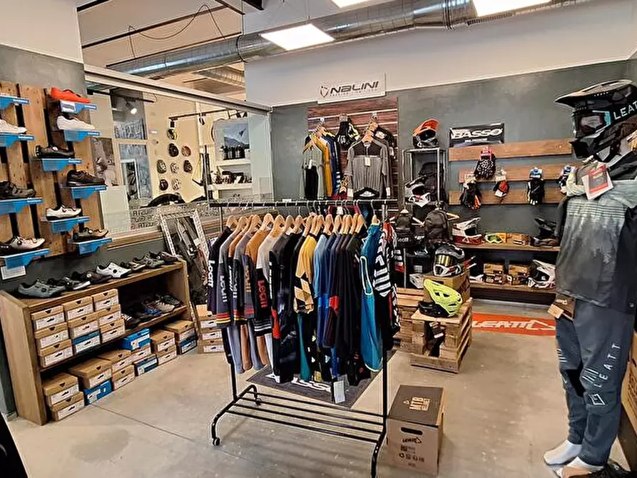 Immagine 3 di Locale commerciale in vendita  in via arò 66 a Asti