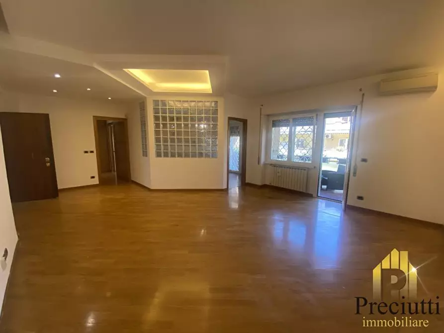 Immagine 6 di Appartamento in vendita  in VIA VINCENZO VELA 35 a Roma