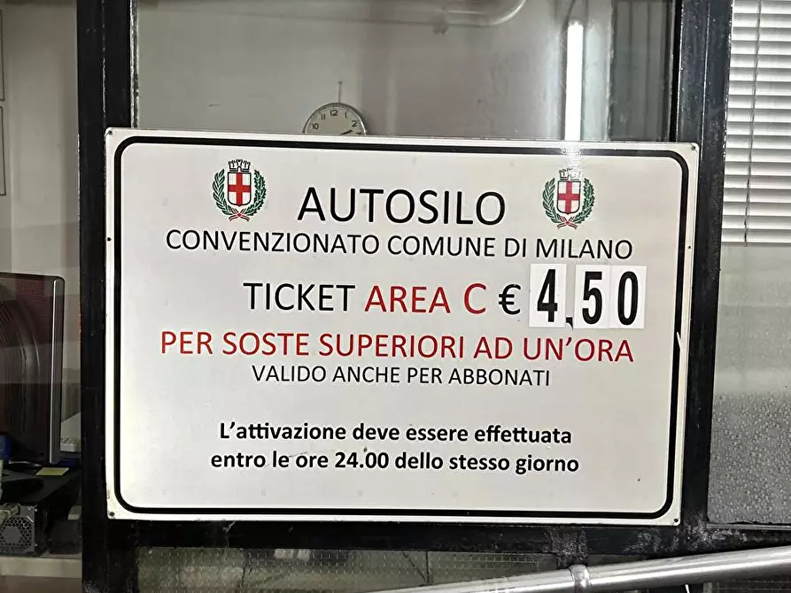 Immagine 10 di Posto auto in affitto  in Via Pontaccio  8 a Milano