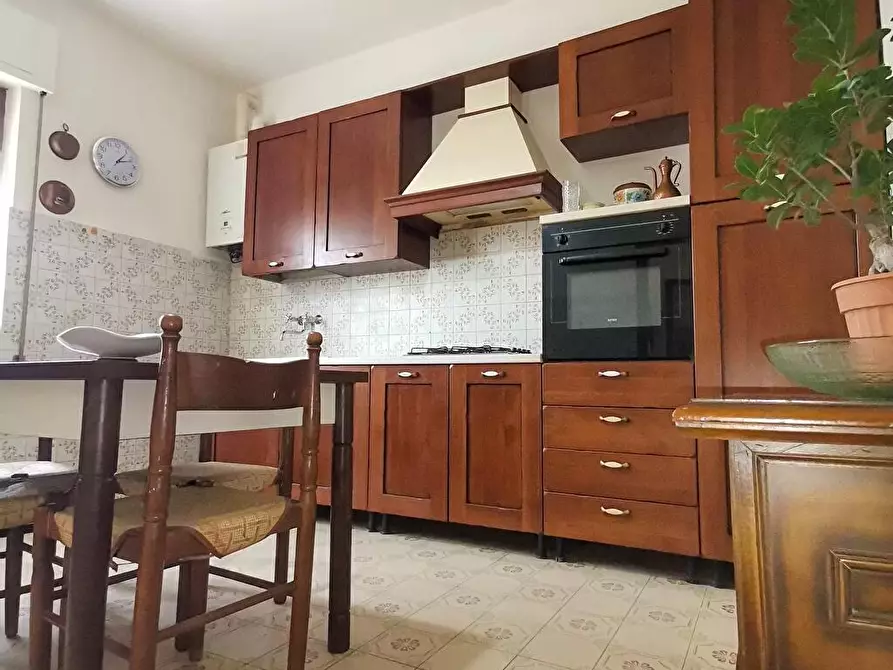 Immagine 4 di Abitazione tipica in affitto  in via rozzone 18 a Ortonovo