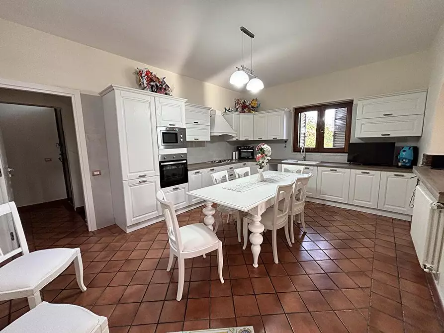 Immagine 17 di Villa in vendita  in Via Masseria Vecchia snc a Giugliano In Campania