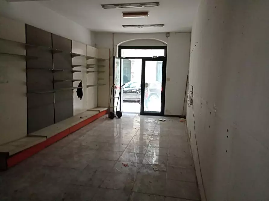 Immagine 3 di Locale commerciale in vendita  in Corso Umberto I 1 a Sarno