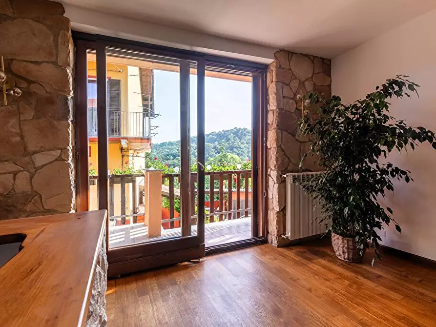 Immagine 2 di Abitazione tipica in vendita  in Frazione Rigozzo  54 a Valdilana