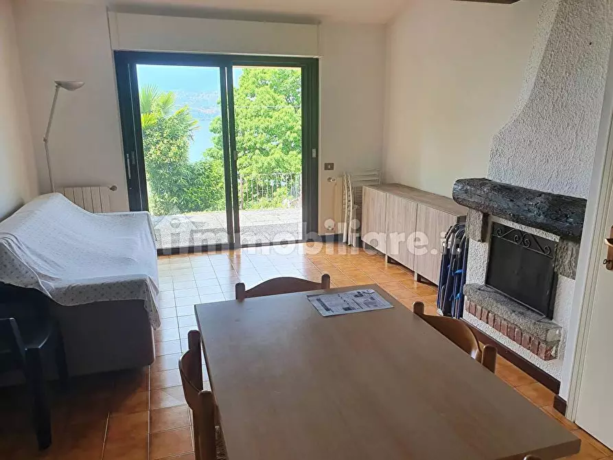 Immagine 2 di Appartamento in affitto  a Laveno-Mombello