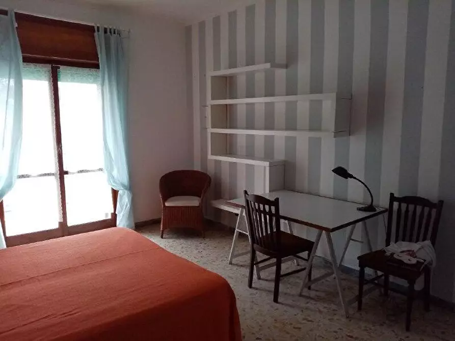 Immagine 4 di Camera in affitto  a Napoli