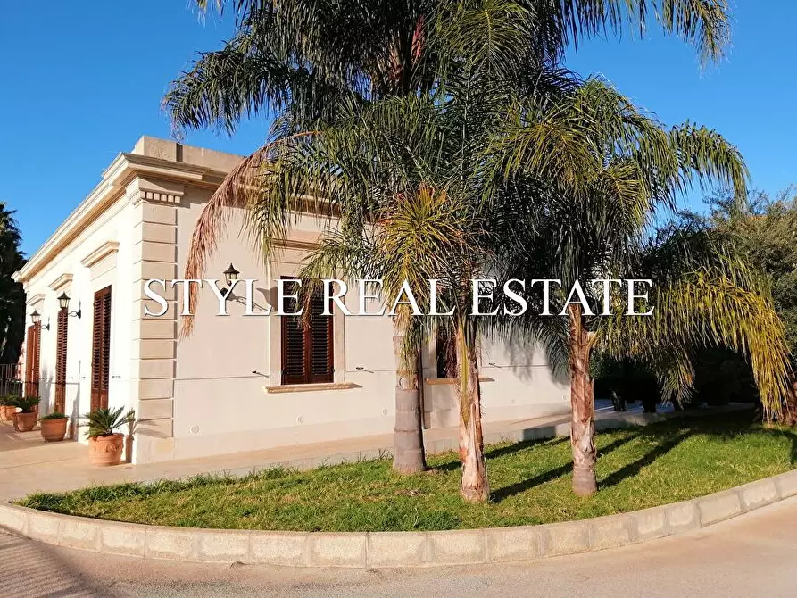 Immagine 2 di Villa in vendita  in Viale Scala Greca a Siracusa