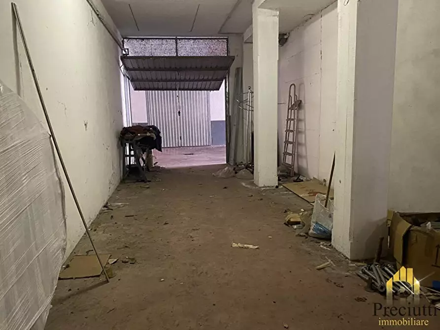 Immagine 19 di Box auto in vendita  in VIA DEL FONTANILE ARENATO 308 a Roma