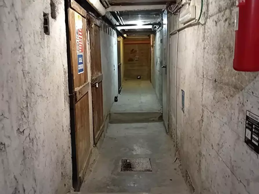 Immagine 13 di Negozio in vendita  in via Gian Rinaldo Carli 39 a Milano