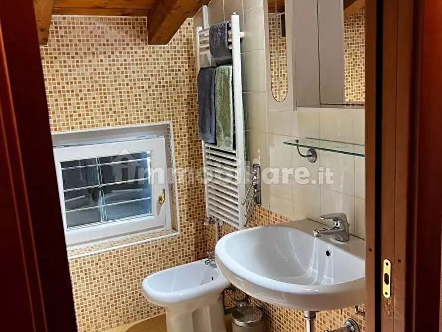 Immagine 4 di Appartamento in affitto  in via  campagna 18 a Leggiuno