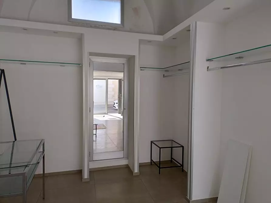 Immagine 4 di Locale commerciale in vendita  in Via Provinciale  124 a Guagnano