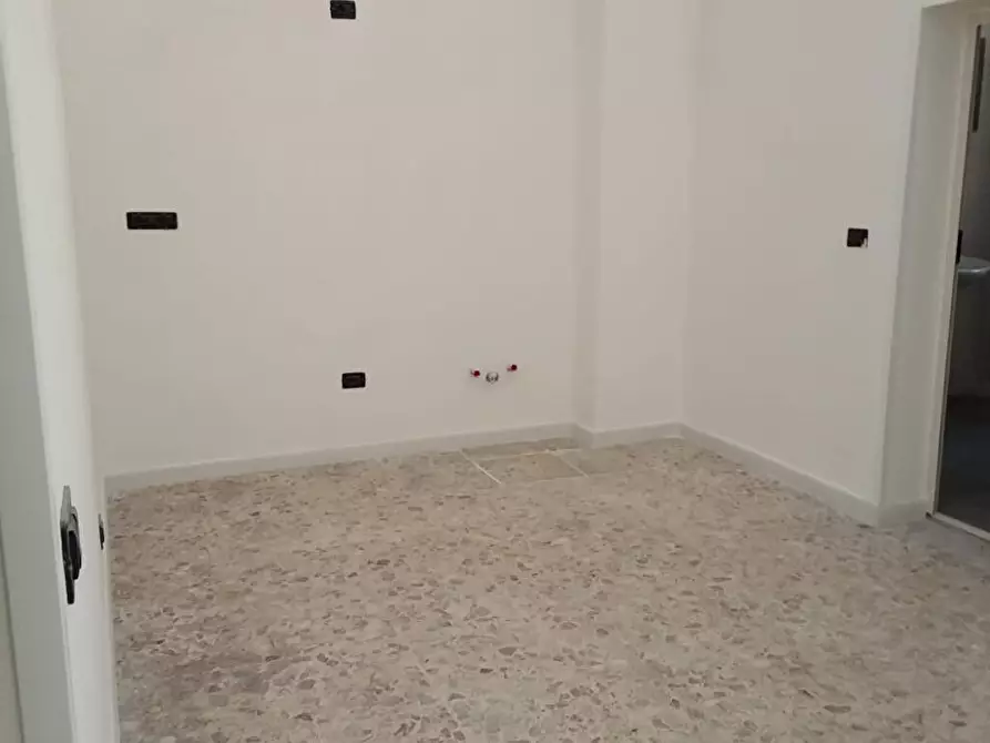 Immagine 3 di Locale commerciale in affitto  in Via Provinciale Amendola 1 a Sarno