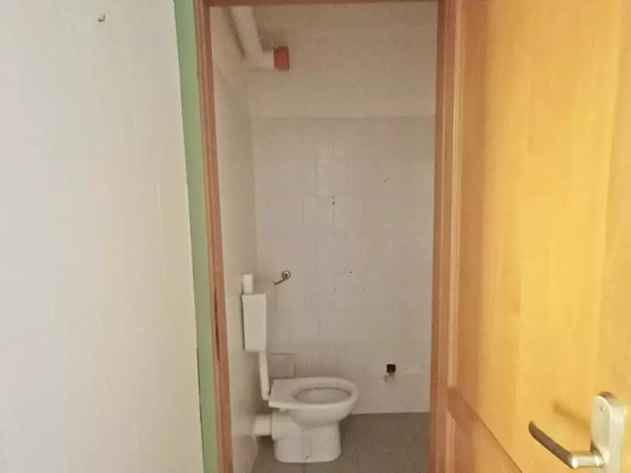 Immagine 12 di Locale commerciale in affitto  in Via Savoia 42 a Sassari