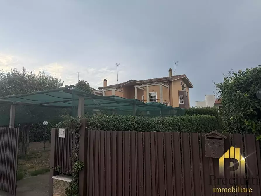 Immagine 2 di Villa in vendita  in VIA DELLA PINETA DI FREGENE 1 a Fiumicino