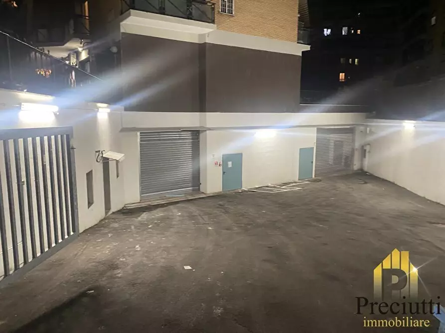 Immagine 12 di Garage in vendita  in VIA AUFIDIO NAMUSA 178 a Roma