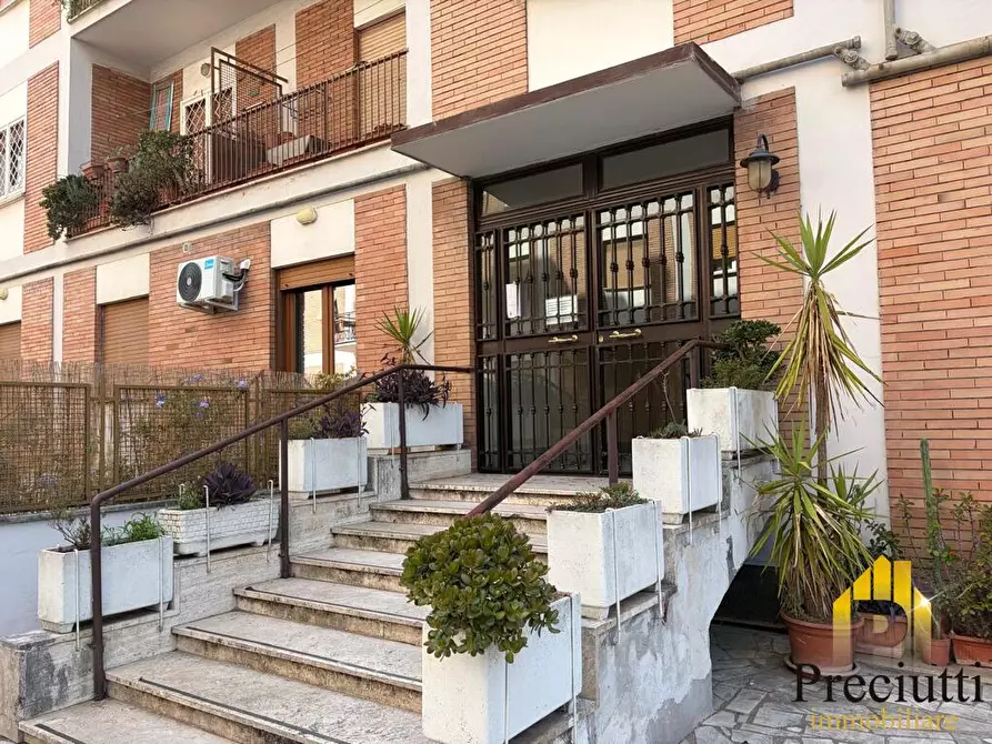 Immagine 4 di Appartamento in vendita  in PIAZZA BIAGIO PACE 24 a Roma