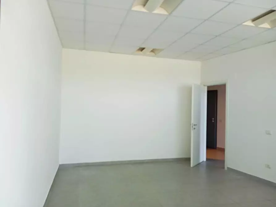 Immagine 14 di Ufficio in affitto  in Zona Fiori 3 a Terni