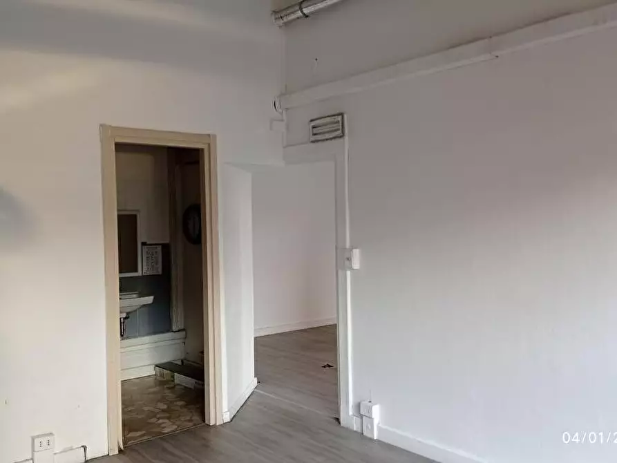 Immagine 3 di Locale commerciale in affitto  a Bologna