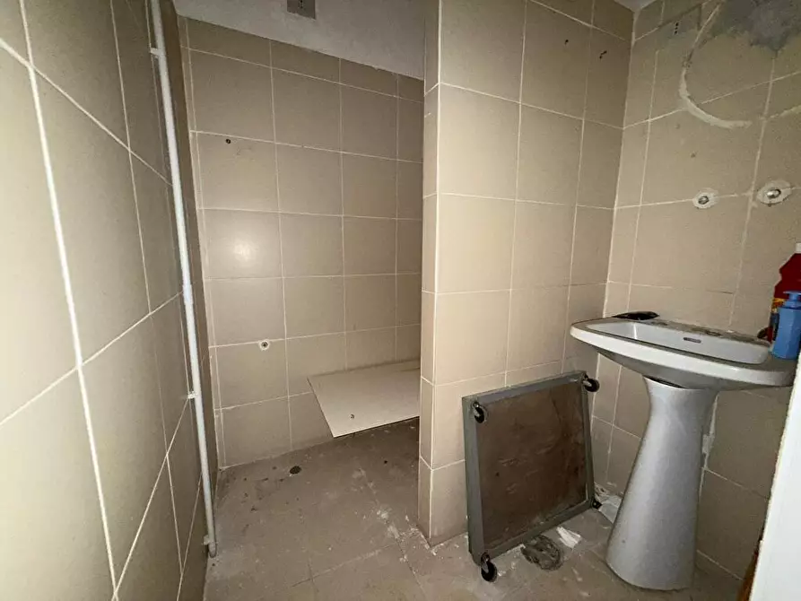 Immagine 5 di Locale commerciale in vendita  in Corso Elea  a Ascea