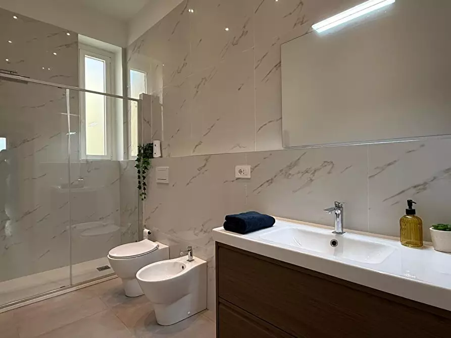 Immagine 11 di Appartamento in vendita  a Milano