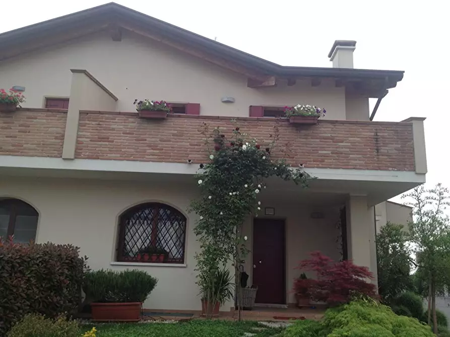 Immagine 1 di Porzione di casa in affitto  in Via Mascagni 11 a Bovolenta