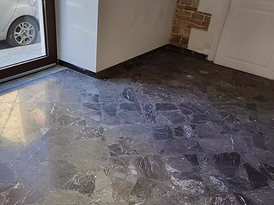 Immagine 10 di Attività commerciale in affitto  in Via Estramurale Lucatorto 30 B a Bitetto