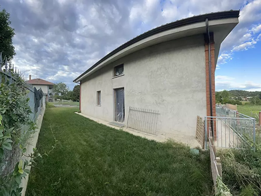 Immagine 12 di Villa in vendita  in Frazione Serravalle 141C a Asti